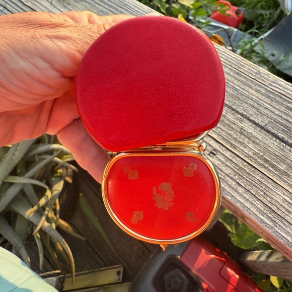 Vintage Red With Rose Pop Up Snap Clasp Change Purse - Picture 5 of 9